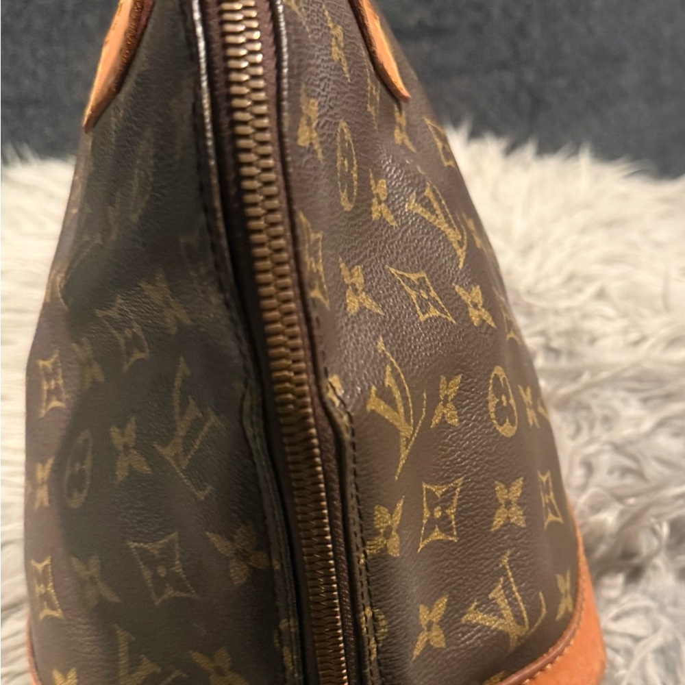 Louis Vuitton Brown Monogram Handbag - Picture 7 of 10